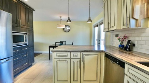 7901 94 Street, Peace River, AB - Indoor Photo Showing Kitchen