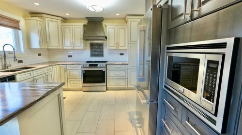 7901 94 Street, Peace River, AB - Indoor Photo Showing Kitchen With Upgraded Kitchen