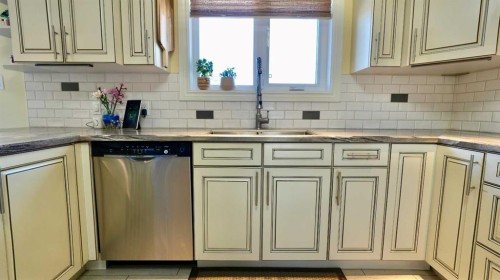 7901 94 Street, Peace River, AB - Indoor Photo Showing Kitchen With Double Sink With Upgraded Kitchen