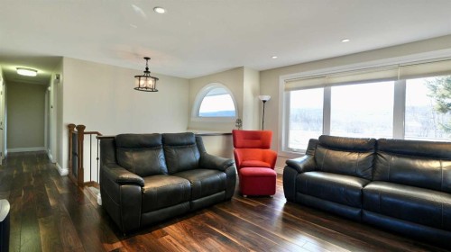 7901 94 Street, Peace River, AB - Indoor Photo Showing Living Room