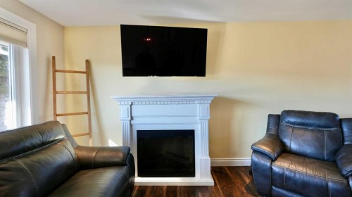 7901 94 Street, Peace River, AB - Indoor Photo Showing Living Room