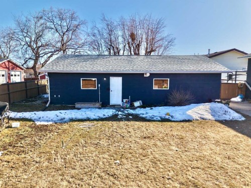 7901 94 Street, Peace River, AB - Outdoor