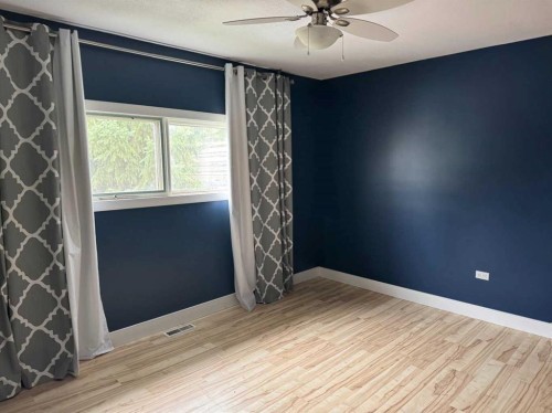 107 Central Avenue S.W., Falher, AB - Indoor Photo Showing Other Room