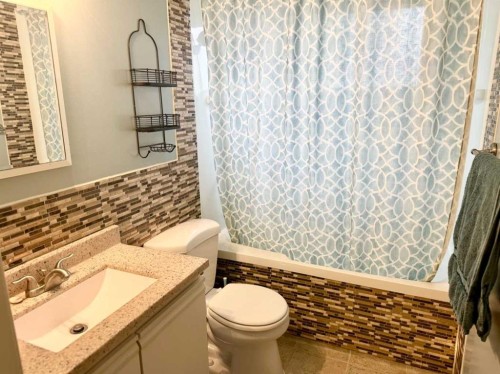 107 Central Avenue S.W., Falher, AB - Indoor Photo Showing Bathroom