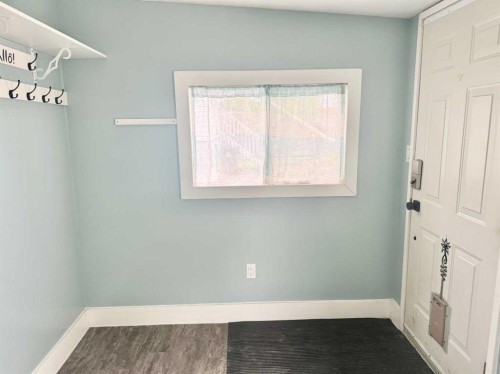 107 Central Avenue S.W., Falher, AB - Indoor Photo Showing Other Room