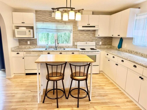 107 Central Avenue S.W., Falher, AB - Indoor Photo Showing Kitchen With Double Sink