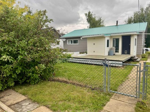107 Central Avenue S.W., Falher, AB - Outdoor With Deck Patio Veranda