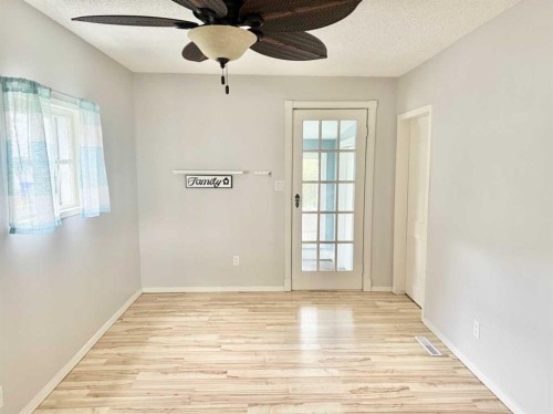 107 Central Avenue S.W., Falher, AB - Indoor Photo Showing Other Room