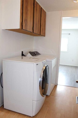 101 7Th Avenue Se, Manning, AB - Indoor Photo Showing Laundry Room