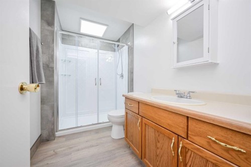 6419 Twp Rd 701A, Grovedale, AB - Indoor Photo Showing Bathroom