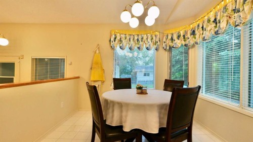 11113 103 Street, Peace River, AB - Indoor Photo Showing Dining Room