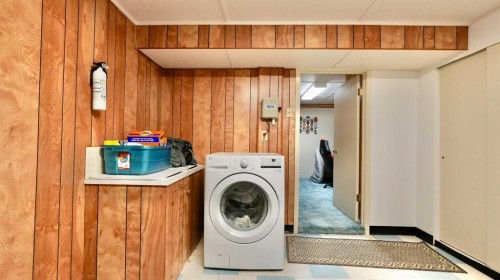 11113 103 Street, Peace River, AB - Indoor Photo Showing Laundry Room