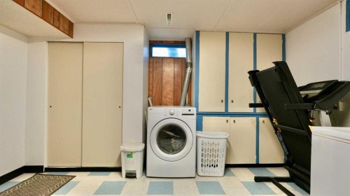 11113 103 Street, Peace River, AB - Indoor Photo Showing Laundry Room