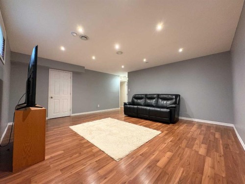 9510 Willow Drive, Grande Prairie, AB - Indoor