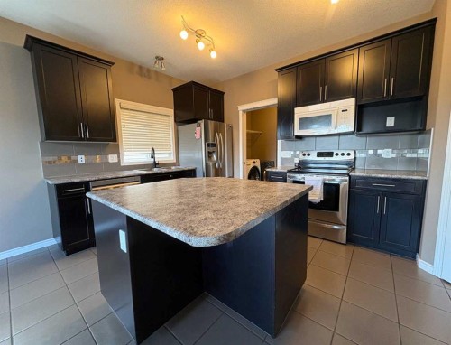 9510 Willow Drive, Grande Prairie, AB - Indoor Photo Showing Kitchen With Upgraded Kitchen