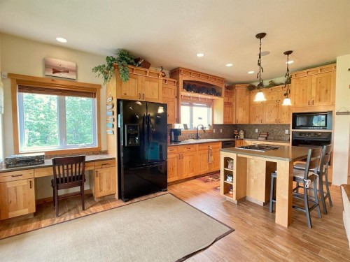 155 Peace River Avenue, Joussard, AB - Indoor Photo Showing Kitchen
