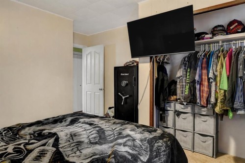 10011 95 Avenue, Wembley, AB - Indoor Photo Showing Bedroom