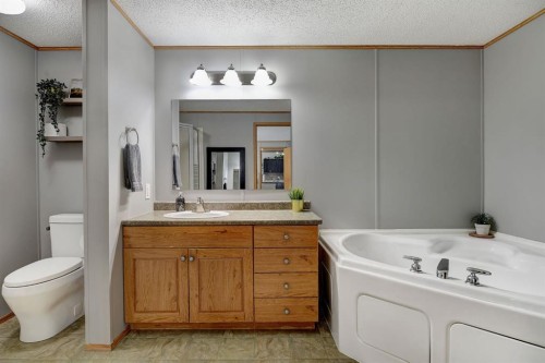 9517 111 Avenue, Clairmont, AB - Indoor Photo Showing Bathroom