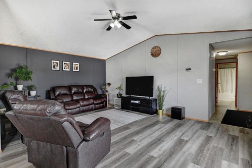 9517 111 Avenue, Clairmont, AB - Indoor Photo Showing Living Room