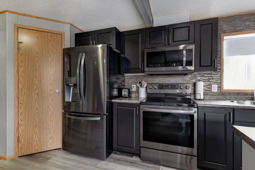 9517 111 Avenue, Clairmont, AB - Indoor Photo Showing Kitchen