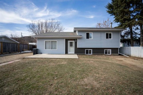 10918 92 Street  Peace River, AB T8S 1P4