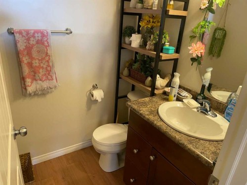 10703 108 Avenue, Fairview, AB - Indoor Photo Showing Bathroom