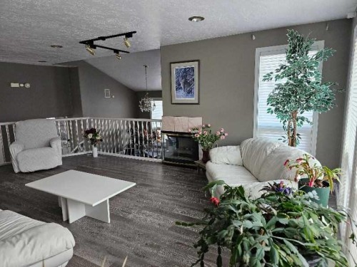 17423 Highway 2, High Prairie, AB - Indoor Photo Showing Living Room