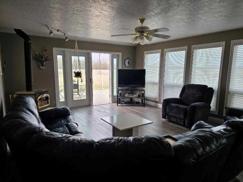 17423 Highway 2, High Prairie, AB - Indoor Photo Showing Living Room