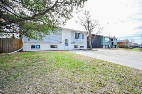 9815 80 Avenue  Grande Prairie, AB T8V 3S5