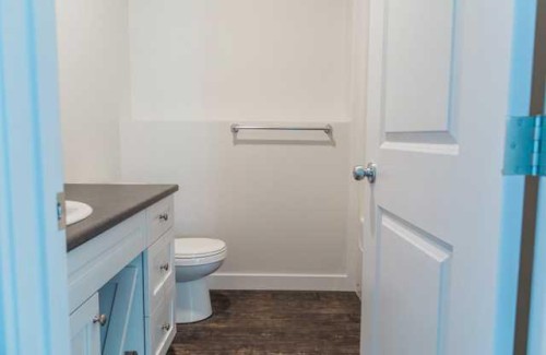 9541 113 Avenue, Clairmont, AB - Indoor Photo Showing Bathroom