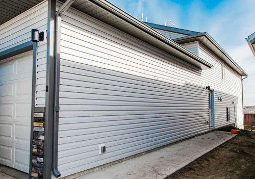 9541 113 Avenue, Clairmont, AB - Outdoor With Exterior