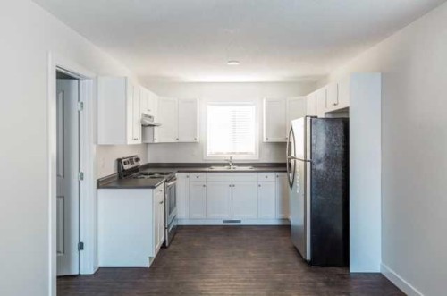 9541 113 Avenue, Clairmont, AB - Indoor Photo Showing Kitchen