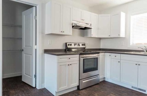 9541 113 Avenue, Clairmont, AB - Indoor Photo Showing Kitchen