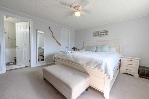 9509 109 Avenue, Clairmont, AB - Indoor Photo Showing Bedroom
