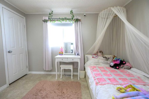 9509 109 Avenue, Clairmont, AB - Indoor Photo Showing Bedroom
