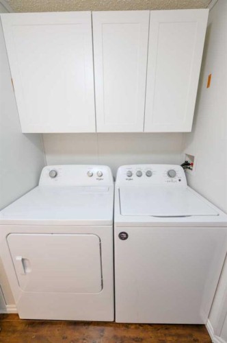 9509 109 Avenue, Clairmont, AB - Indoor Photo Showing Laundry Room
