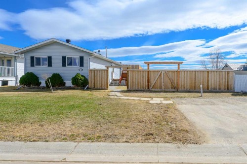 9509 109 Avenue, Clairmont, AB - Outdoor