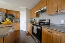 9509 109 Avenue, Clairmont, AB  - Indoor Photo Showing Kitchen 