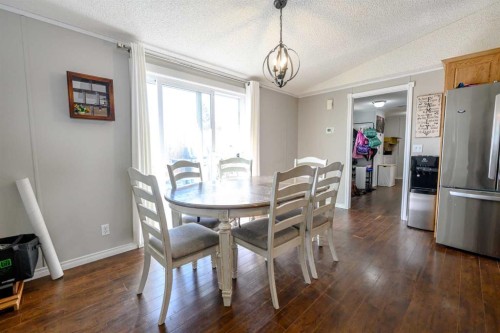 9509 109 Avenue, Clairmont, AB - Indoor Photo Showing Dining Room