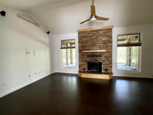 5 Caribou Close, High Level, AB 