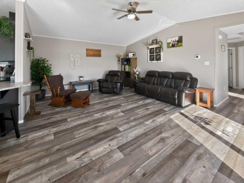 Blumenort Road, Rural Mackenzie County, AB - Indoor Photo Showing Living Room