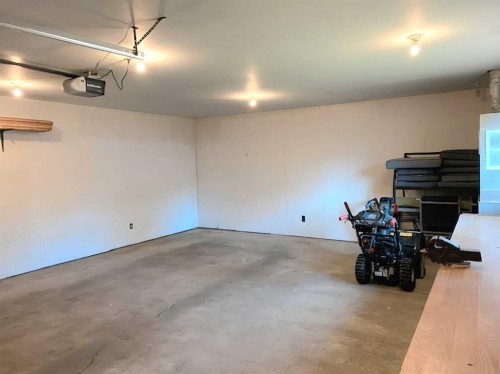 9606 84 Avenue, Peace River, AB - Indoor Photo Showing Other Room