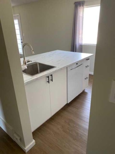9606 84 Avenue, Peace River, AB - Indoor Photo Showing Kitchen