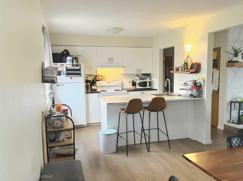 9606 84 Avenue, Peace River, AB - Indoor Photo Showing Kitchen