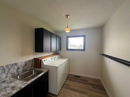 105 4Th, Falher, AB - Indoor Photo Showing Laundry Room