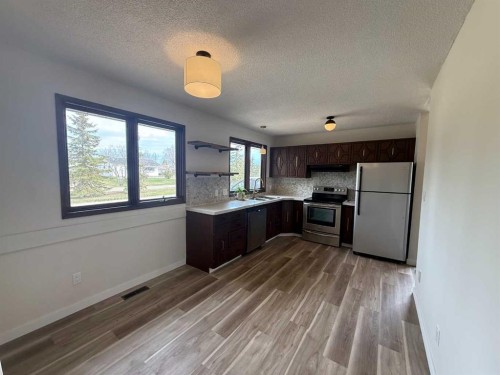 105 4Th, Falher, AB - Indoor Photo Showing Kitchen