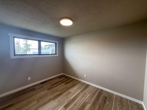 105 4Th, Falher, AB - Indoor Photo Showing Other Room