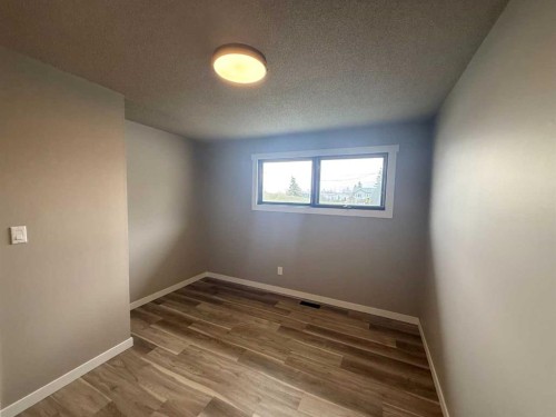 105 4Th, Falher, AB - Indoor Photo Showing Other Room