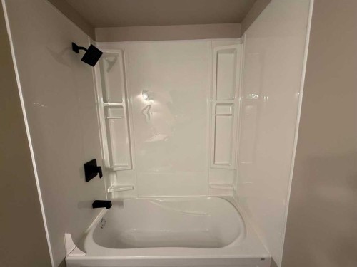 105 4Th, Falher, AB - Indoor Photo Showing Bathroom
