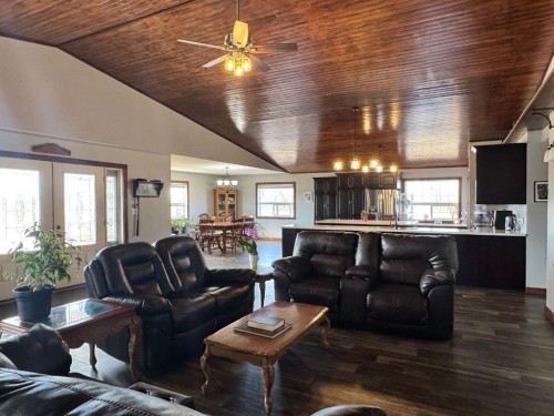 41066 Twp Rd 824, Rural Fairview No. 136, M.D. Of, AB - Indoor Photo Showing Living Room